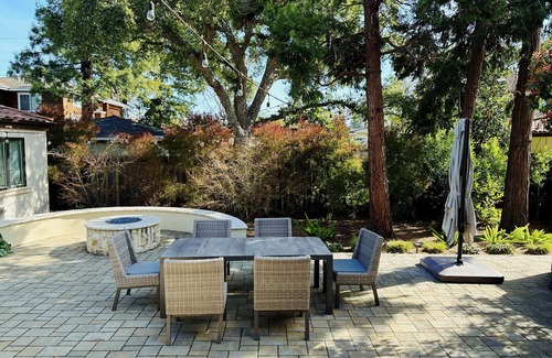 Midtown House | Guesthouse with firepit near Stanford FB GOOG