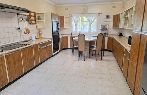 Harare Apartment | Guesthouse with green garden and pool - 2102