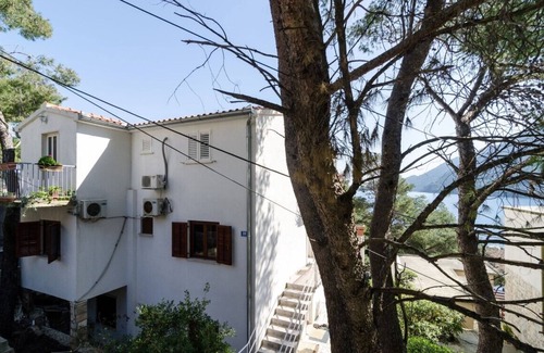 Sobra Apartment | #GUESTHOUSESOBRA Double room close to beach S1