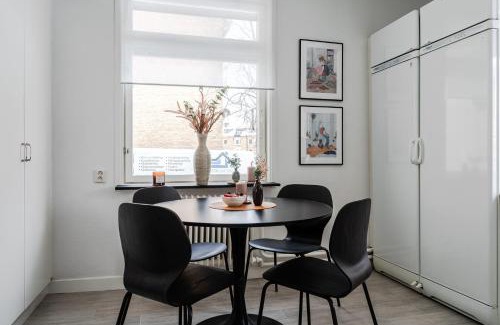 Boden Apartment | Guestly Homes - 2BR Business & Comfort