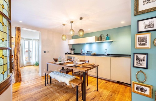 Quartier du Faubourg-Montmartre Apartment | GuestReady - Balcony Apt Stay