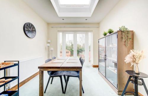 North Greenford Apartment | GuestReady - Big 4BR by Horsenden Hill Park