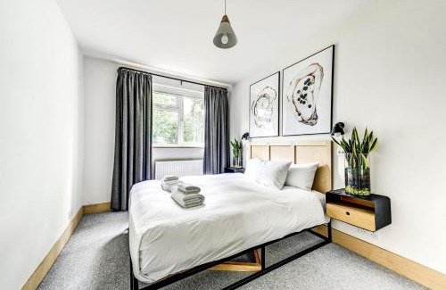 Kennington Apartment | GuestReady - Bold Modernity near Kennington Park