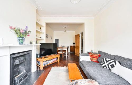Hammersmith Apartment | GuestReady - Charming family retreat in London