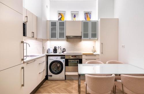 Vivienne Apartment | GuestReady - Chic and central near attractions