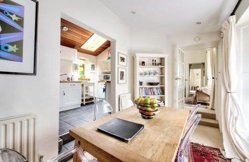 Newington House | GuestReady - Classic Charm near Holyrood Park