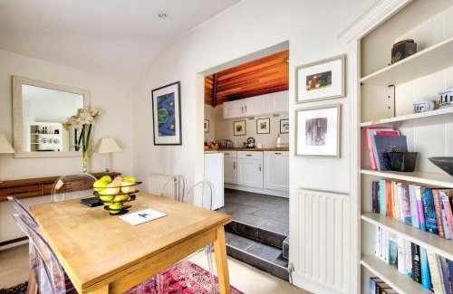 Newington House | GuestReady - Classic Charm near Holyrood Park