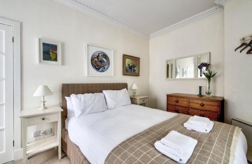 Newington House | GuestReady - Classic Charm near Holyrood Park
