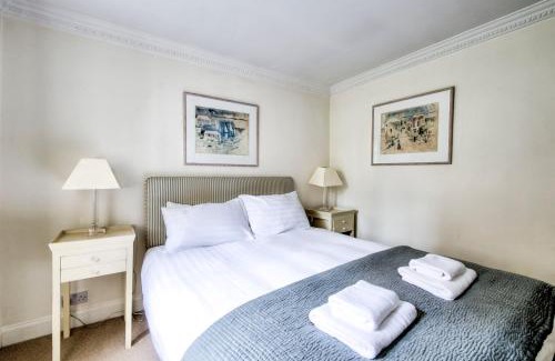 Newington House | GuestReady - Classic Charm near Holyrood Park