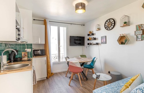 Drancy Centre Apartment | GuestReady - Colourful and Spacious Apt in Drancy