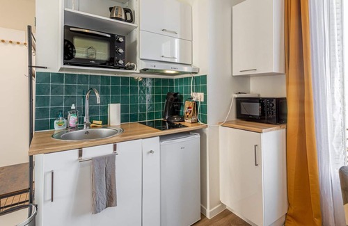 Drancy Centre Apartment | GuestReady - Colourful and Spacious Apt in Drancy