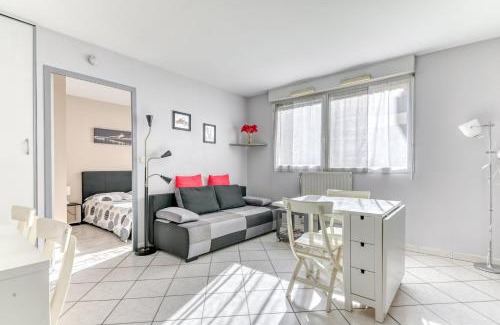 Yves Farge - Le Fleuve Apartment | GuestReady - Comfort & Charm in Lyon’s Heart