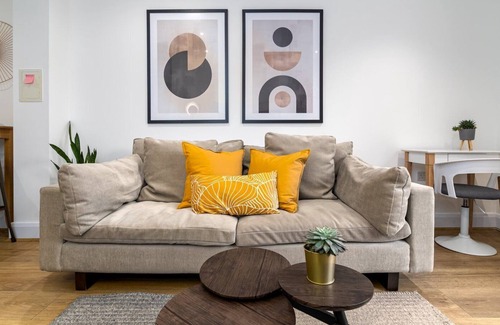 Bromley South Apartment | GuestReady - Contemporary days near Canary Wharf