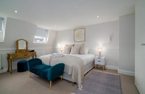 Parsons Green and Walham House | GuestReady - Family Home with Garden for 6