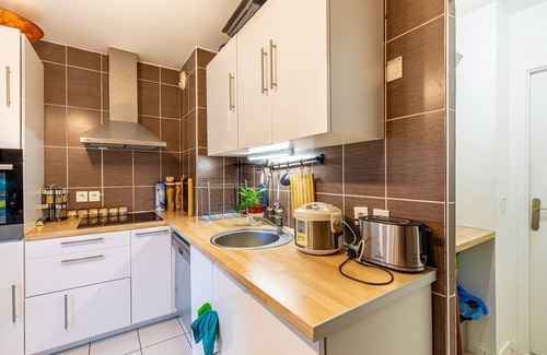 Neuilly-sur-Marne Apartment | GuestReady - Grey Sunshine near Parc du Croissant