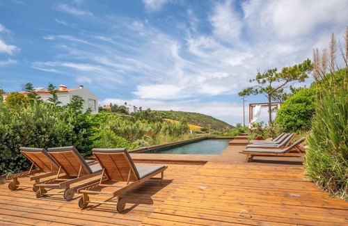 Barril de Cima Villa | GuestReady - Luxury Beach Villa with Private Pool