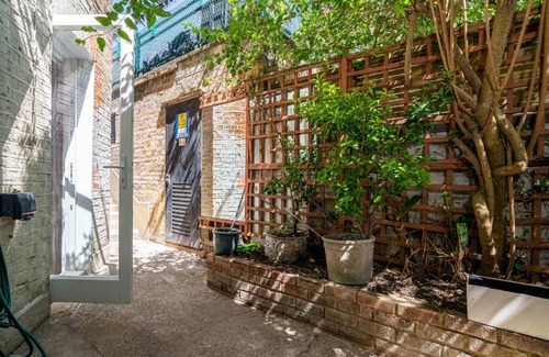 Sands End Apartment | GuestReady - Micro Garden flat in Fulham
