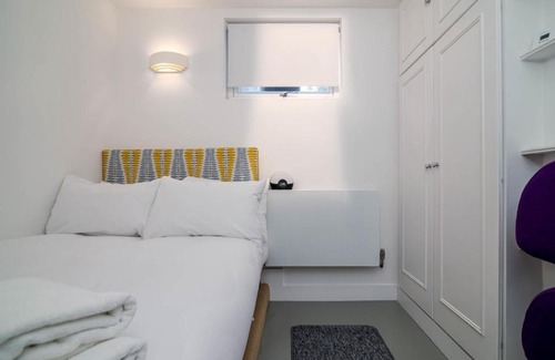 Sands End Apartment | GuestReady - Micro Garden flat in Fulham