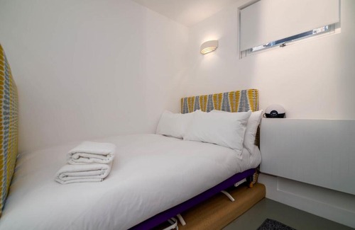 Sands End Apartment | GuestReady - Micro Garden flat in Fulham