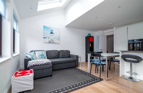 Latchmere Apartment | GuestReady - Modern Home in Battersea for 4 People