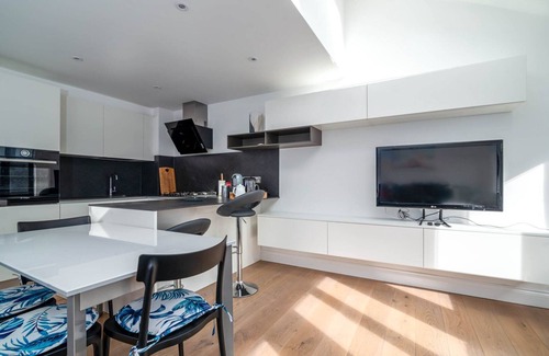 Latchmere Apartment | GuestReady - Modern Home in Battersea for 4 People