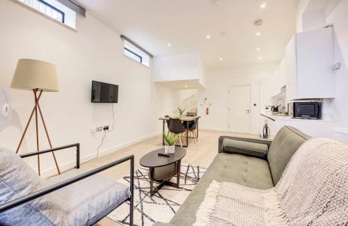 Riverside Apartment | GuestReady - Modern Luxury near Tower Bridge