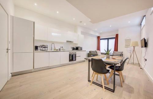 Riverside Apartment | GuestReady - Modern Luxury near Tower Bridge