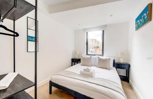 Riverside Apartment | GuestReady - Modern Luxury near Tower Bridge