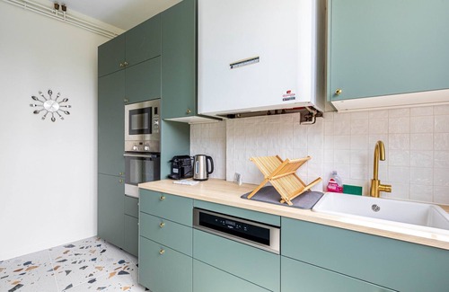 Clichy Apartment | GuestReady -New Flat direct line to Champs-Élysées