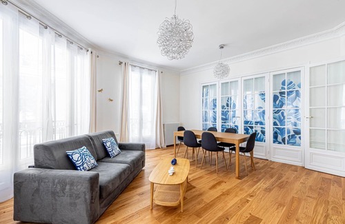 Clichy Apartment | GuestReady -New Flat direct line to Champs-Élysées