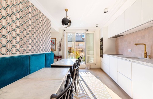 Vivienne Apartment | GuestReady - Ocean blue with Sacré-Cœur views