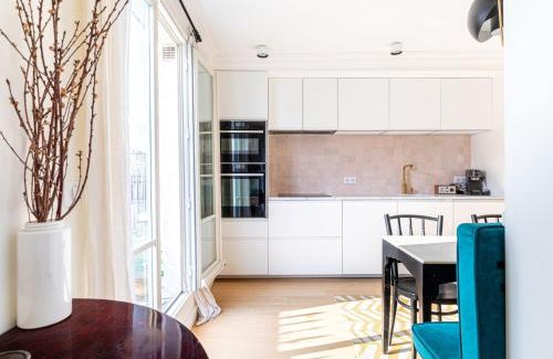 Vivienne Apartment | GuestReady - Ocean blue with Sacré-Cœur views