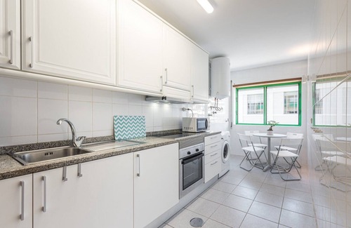 Leixões Apartment | GuestReady - Sea Breaking View