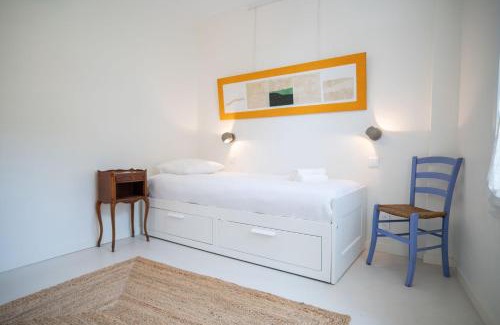 Caucade House | GuestReady - Spacious Comfort with Sunny Garden