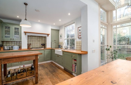 Mildmay Apartment | GuestReady - Stylish Victorian Home, w/Garden