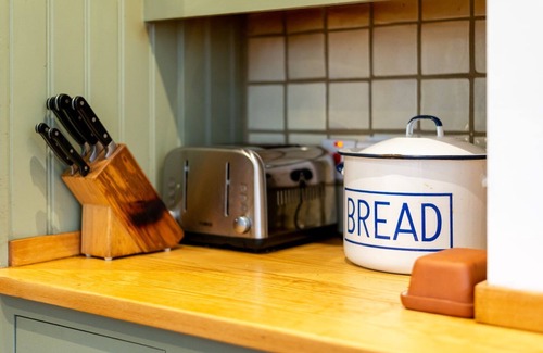 Mildmay Apartment | GuestReady - Stylish Victorian Home, w/Garden