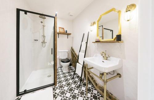 Riverside Apartment | GuestReady - Tanner Apartments