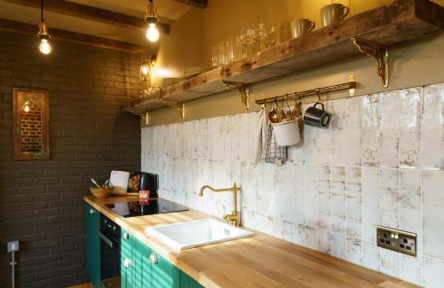 Riverside Apartment | GuestReady - Tanner Apartments