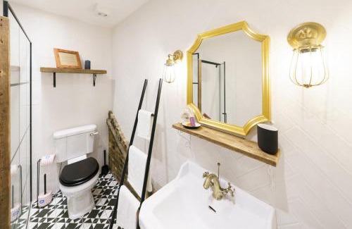 Riverside Apartment | GuestReady - Tanner Apartments