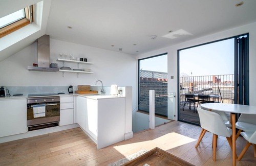 West Kensington Apartment | GuestReady - Top Floor West Kensington Home