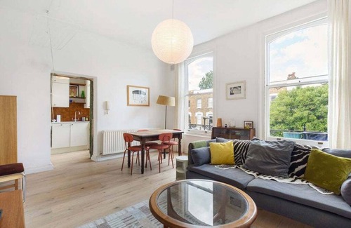 Mildmay Apartment | GuestReady - Tranquil home in London