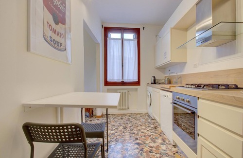 Dorsoduro Apartment | GUGGENHEIM ROMANTIC OVERLOOKING 4pax, Wifi Aircond