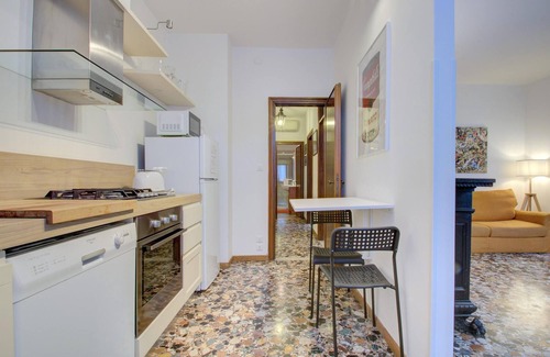Dorsoduro Apartment | GUGGENHEIM ROMANTIC OVERLOOKING 4pax, Wifi Aircond
