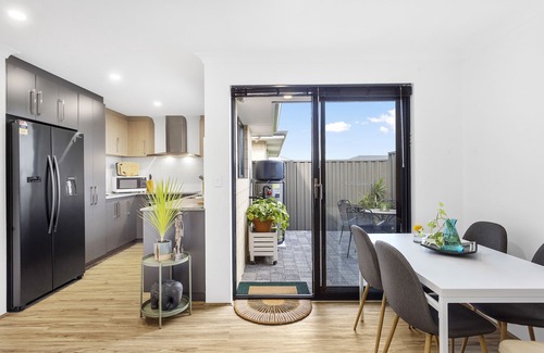Perth House | Guildford Family HideawaynModern 2 bedroom, 2 bathroom house.nFree WiFi,parking.