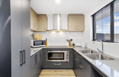 Perth House | Guildford Family HideawaynModern 2 bedroom, 2 bathroom house.nFree WiFi,parking.