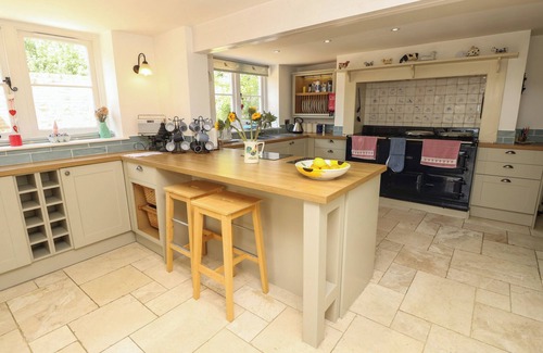 Ryde Cottage | GUILDFORD FARMHOUSE, family friendly in Newport, Isle Of Wight