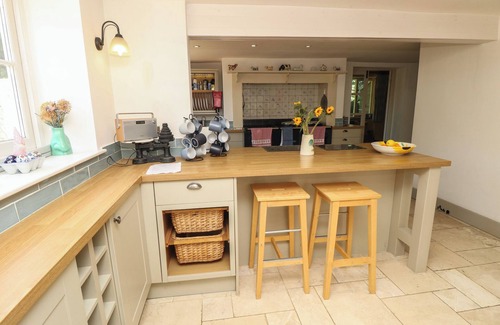 Ryde Cottage | GUILDFORD FARMHOUSE, family friendly in Newport, Isle Of Wight