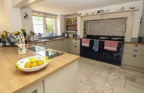 Ryde Cottage | GUILDFORD FARMHOUSE, family friendly in Newport, Isle Of Wight