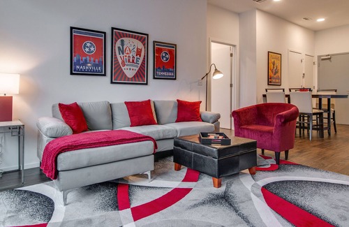 Edgehill Condo | Gulch View paradise near everything with pool-view balcony & gym - dog-friendly
