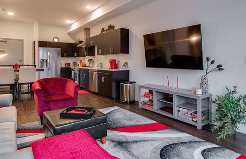 Edgehill Condo | Gulch View paradise near everything with pool-view balcony & gym - dog-friendly